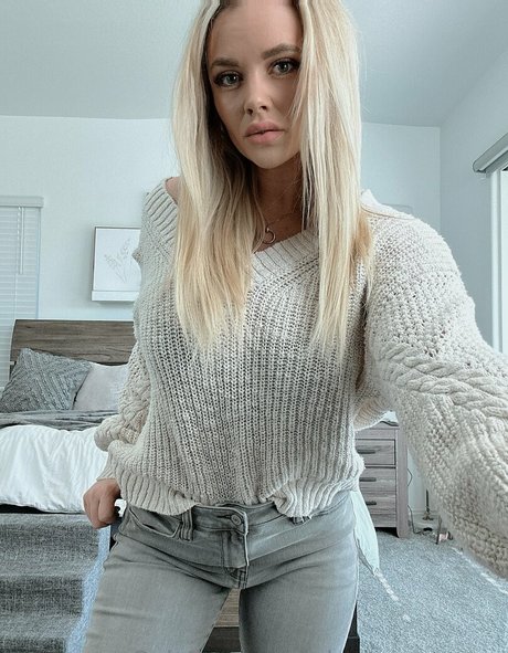 alexismonroexx nude onlyfans