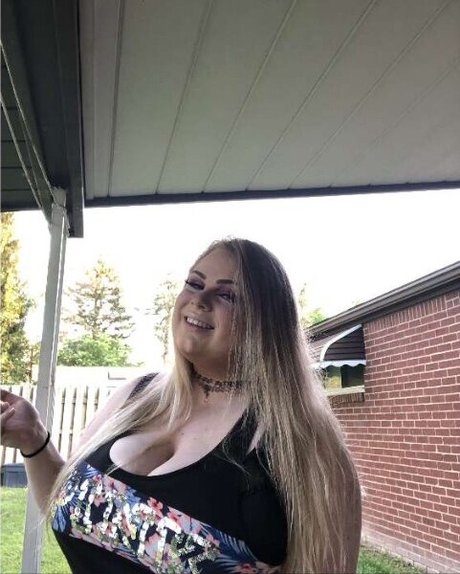 Danie Marie onlyfans striptease