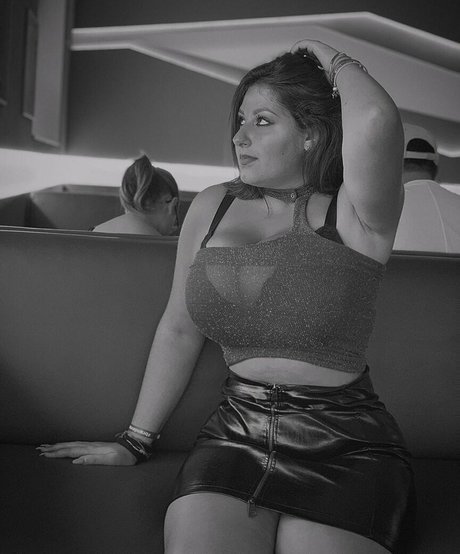 white shemale onlyfans free porn photo