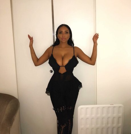 ShayLiving onlyfans striptease