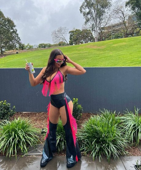 Molly Shield onlyfans pics