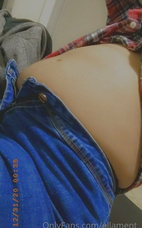 ellaeating onlyfans pic