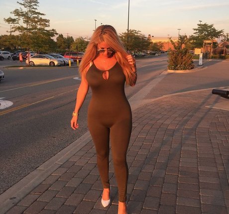 Nicolle A only fans pictures