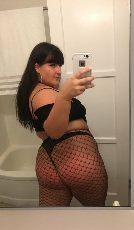 freeleila onlyfans model photo