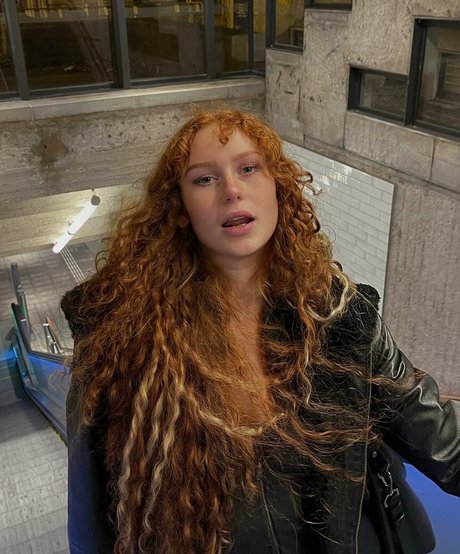 Nika Parker onlyfans content type