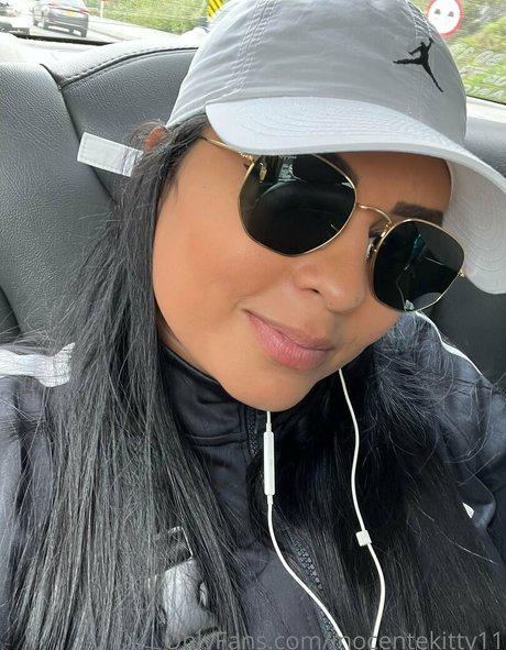 inocentekitty11 onlyfans strip tease