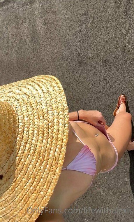 lifewithalexis onlyfans sexy