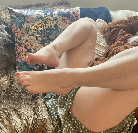 lucyfeetandtoes onlyfans leaks