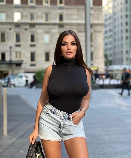 Kira Shine onlyfans boobs