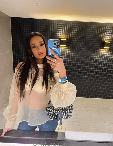 gabbydealmeida ass onlyfans