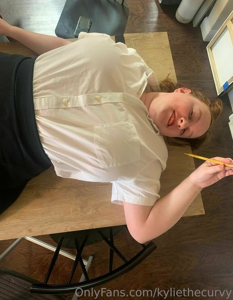 kyliethecurvy onlyfans pics leaked