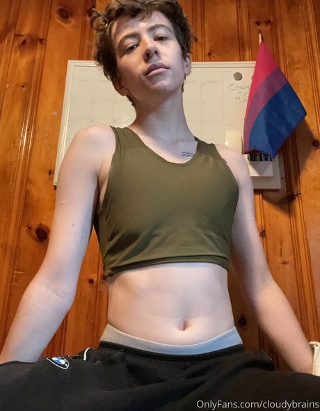 cloudybrains onlyfans striptease