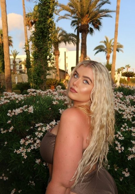 Izzy Nicholls onlyfans pictures