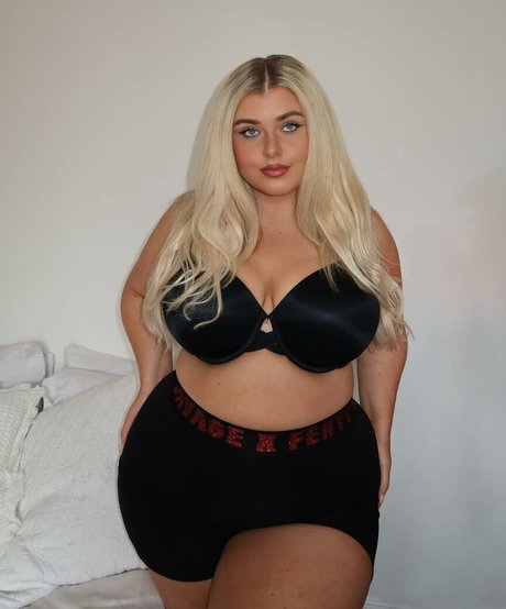 Izzy Nicholls onlyfans nudes