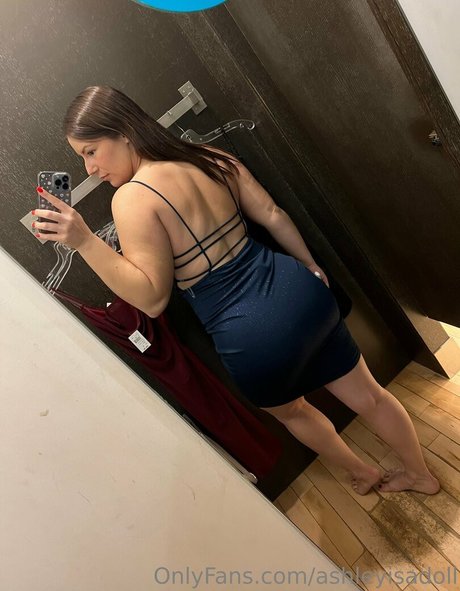 ashleyisadoll only fans nude