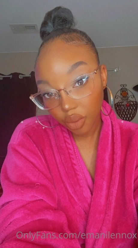 emanilennox onlyfans leaked pics