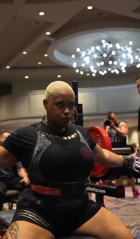 Queen R leaked onlyfans photos