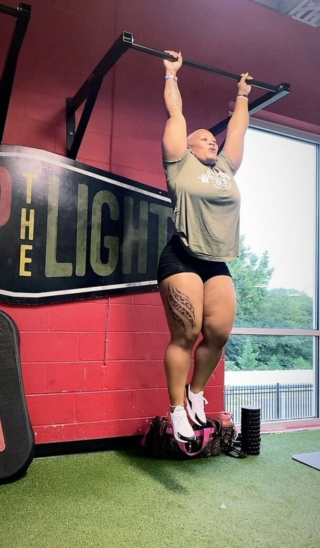 Queen R naked onlyfans