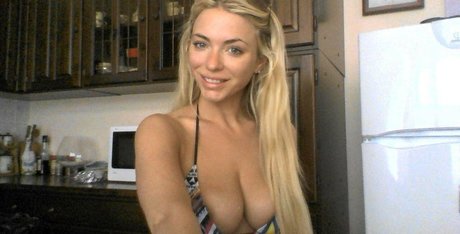 aprilsummersmodel onlyfans naked