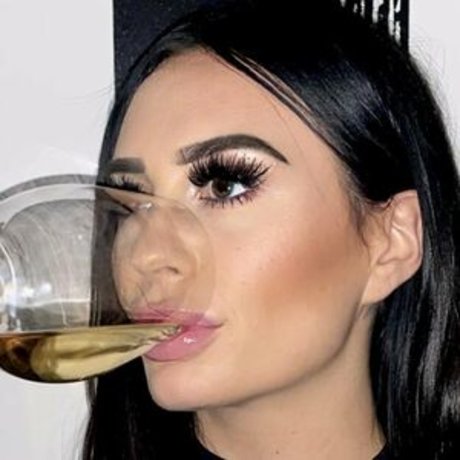 Milan Alexandrea strip onlyfans