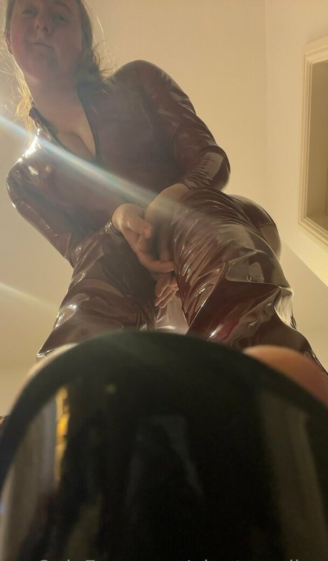 giantrozalina only fans pictures