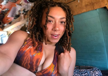 ayvashippie onlyfans boobs