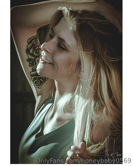 honeybaby0569 onlyfans leaked.