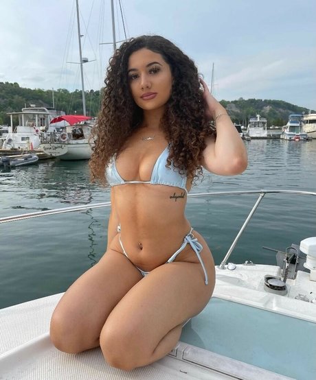 Christina April Amaral nude onlyfans leak