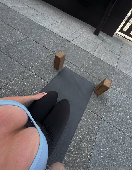 yogawithemily onlyfans leakd