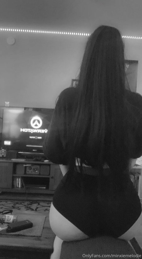 minxiemelodie onlyfans striptease