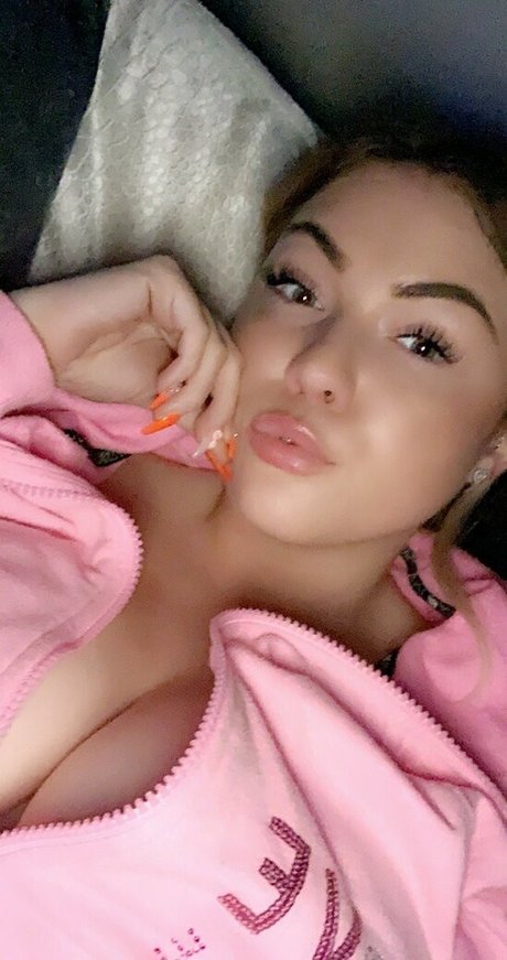 Kendall Rowan onlyfans content type