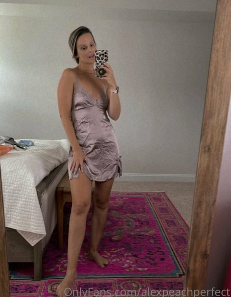 alexpeachperfect only fans naked