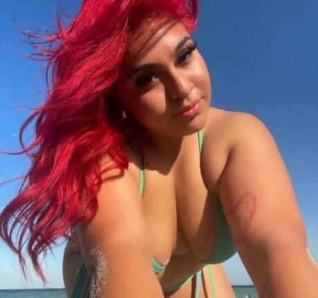 dasjuicyjen onlyfans striptease