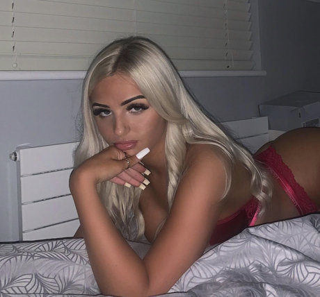Ellie Coldwell onlyfans leak