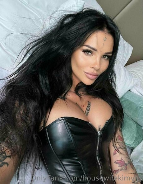 housewifekimvip onlyfans pics