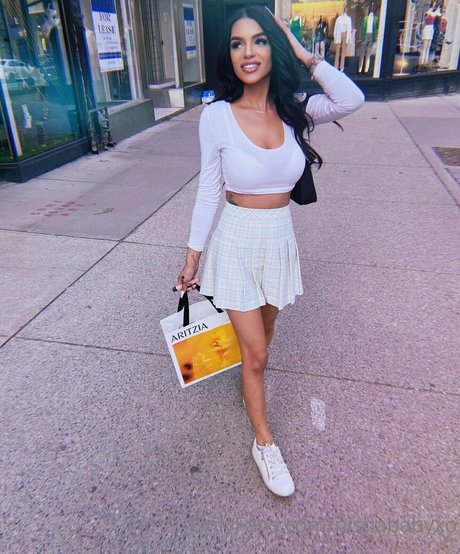 big tits cum onlyfans top depiction