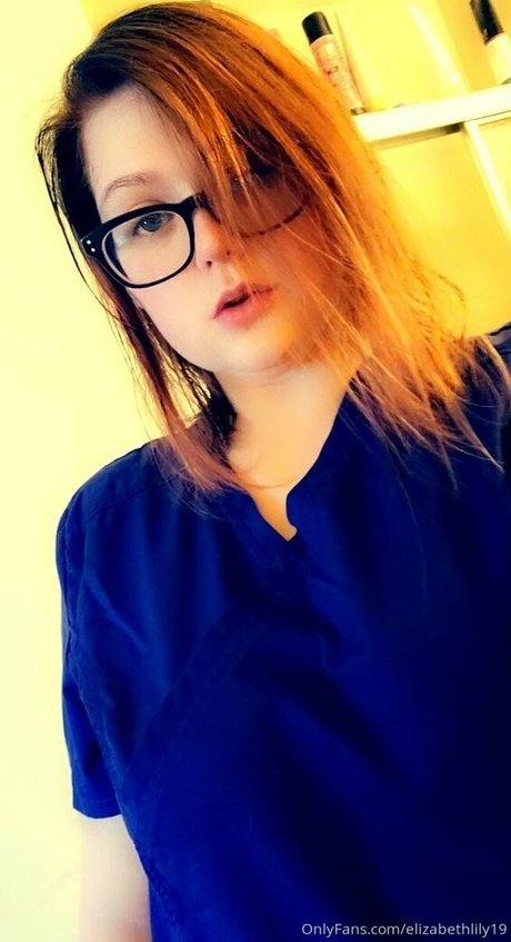 elizabethlily19 topless onlyfans