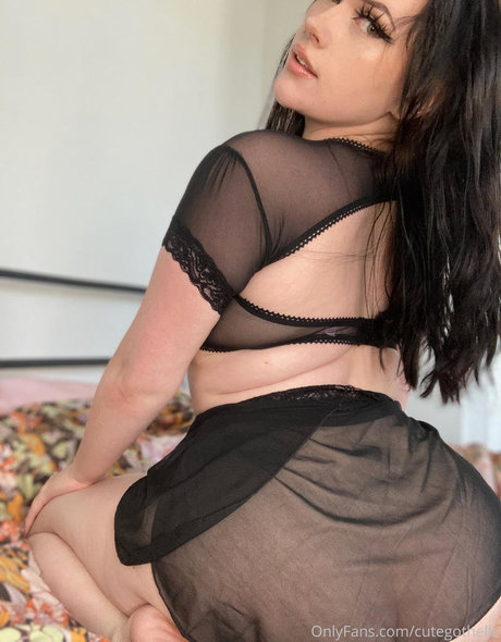cutegothelle onlyfans leaks porn