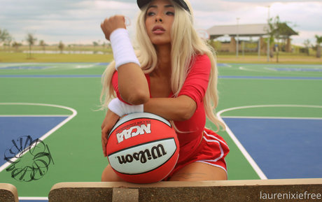 laurenpixie01 tits onlyfans