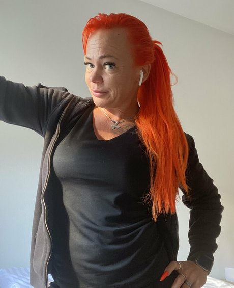 loving queent onlyfans model images