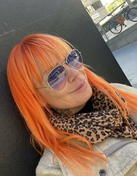 loving queent naked only fans