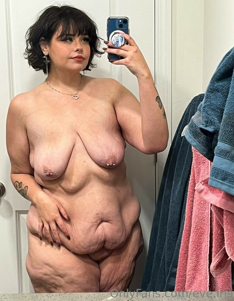 SeasonofEve onlyfans model photos