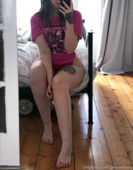 gemiinibaby onlyfans model images