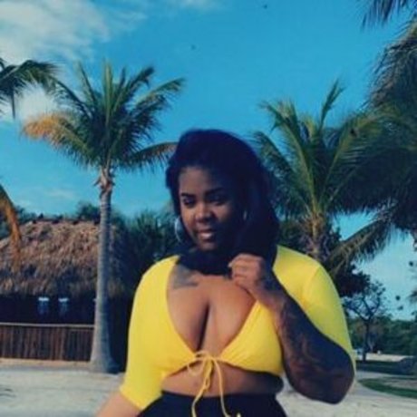 Krissylovesroses onlyfans free