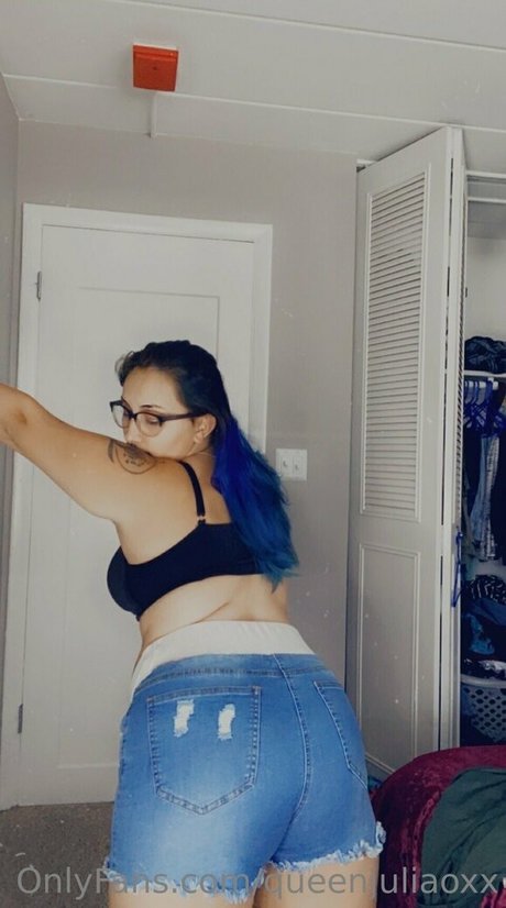 queenjuliaoxx onlyfans naked