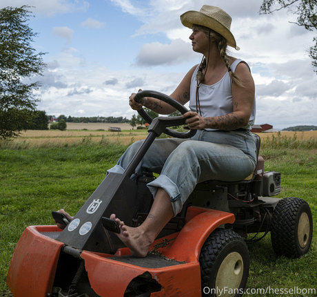 hesselbom onlyfans leams