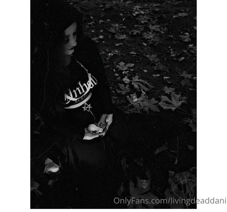 livingdeaddani naked onlyfans
