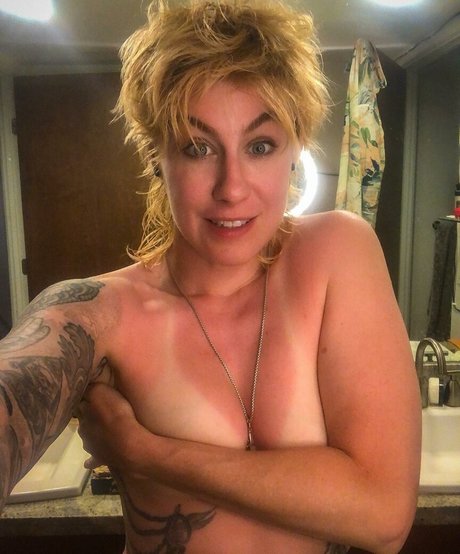 DanikaXIX onlyfans strip tease