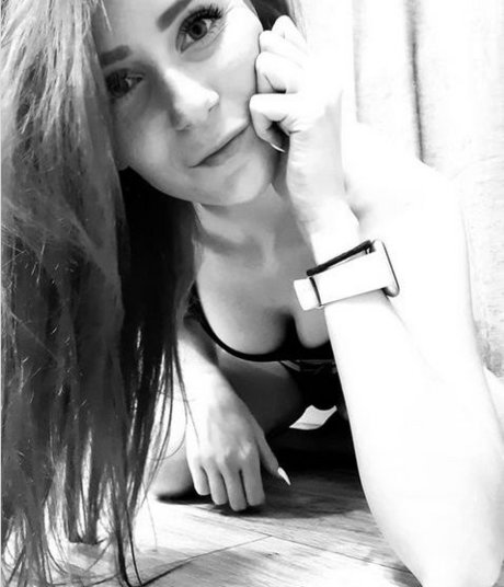 LittleBee onlyfans lesk