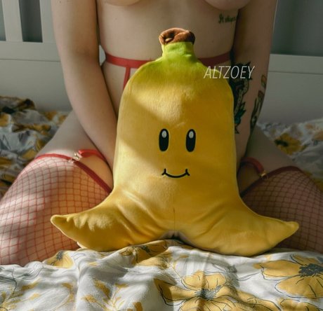 altzoey onlyfans photos